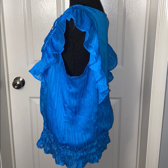 Essentials by Willard Top - Picture 2 of 8